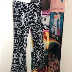 gypsy flare out pants 🖤